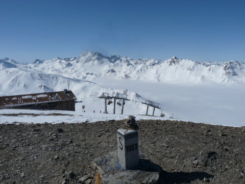 balra Svájc, jobbra Ausztria