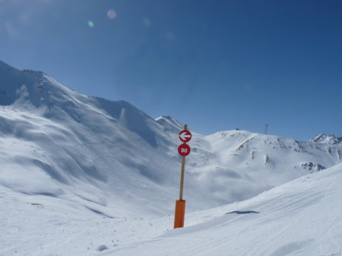 a 80-as völgy felé vezető útja