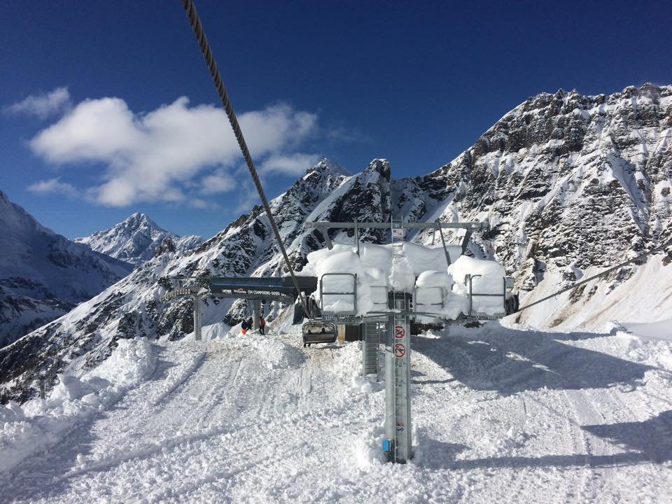 Ennyi hó maradt a liftoszlopon