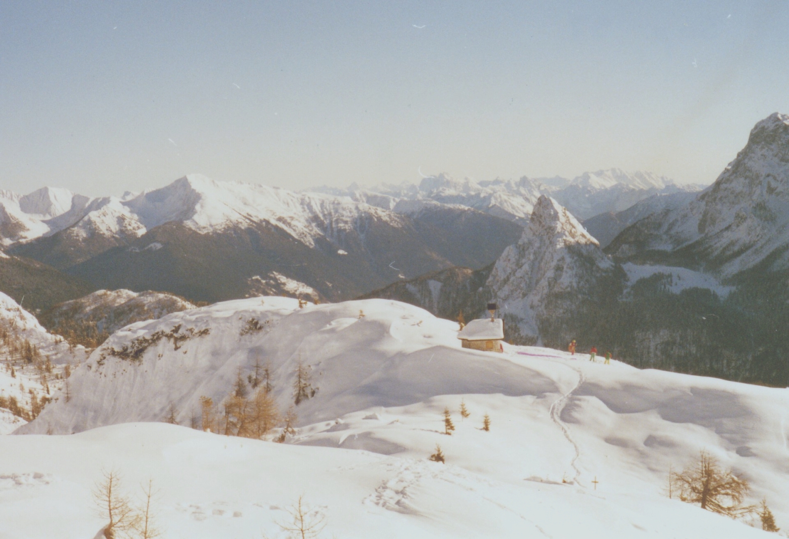 KILÁTÁS A VÖLGY BEJÁRATÁRA