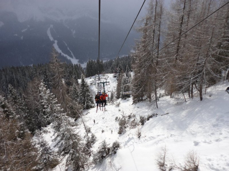 A Sappada 2000 csúcsra két meredek szakaszban visz fel az ülőlift.