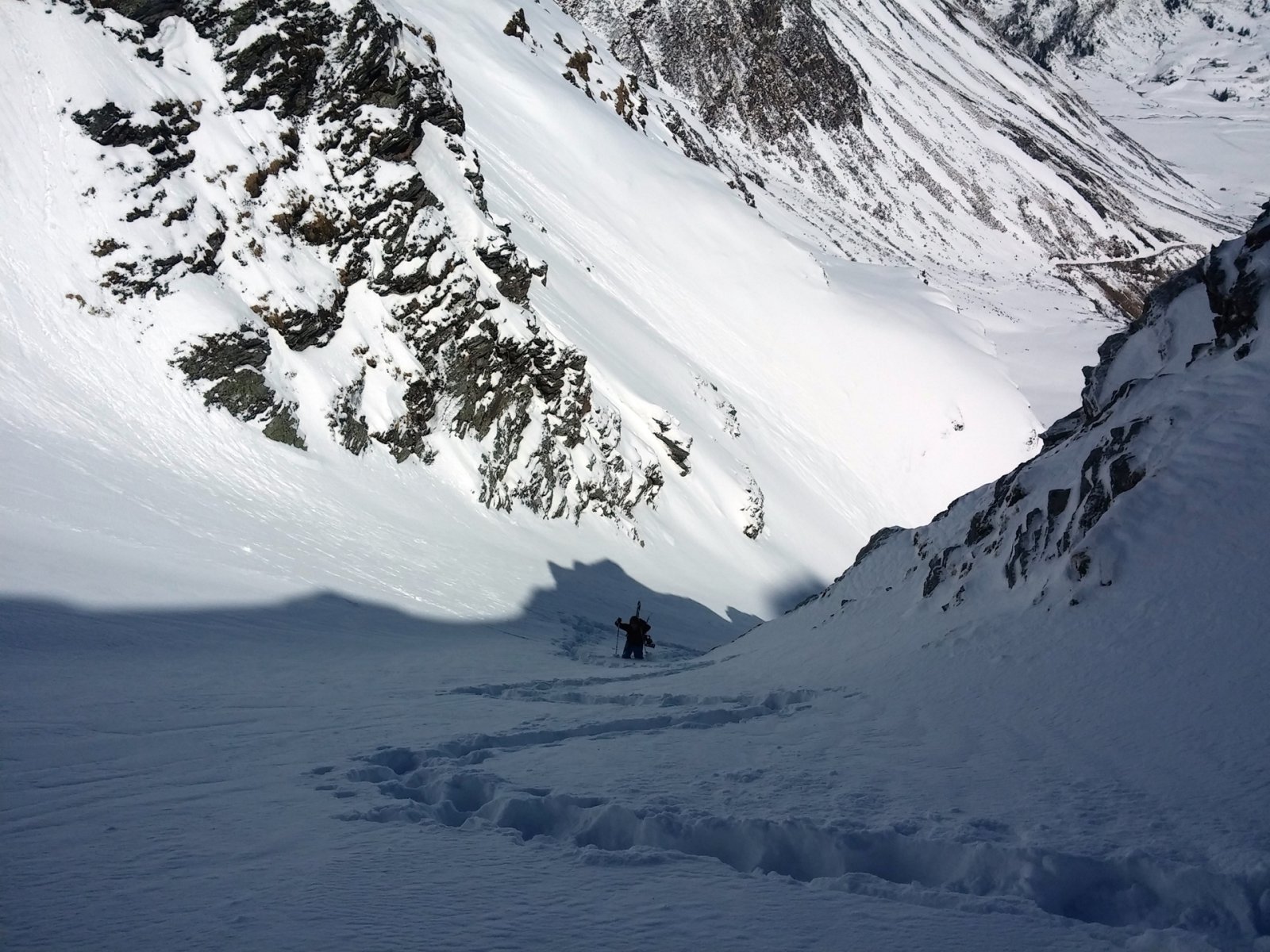 A mély hóban egyre nehezebb lett az előrejutás és minden lépésre oda kellett figyelnünk.
