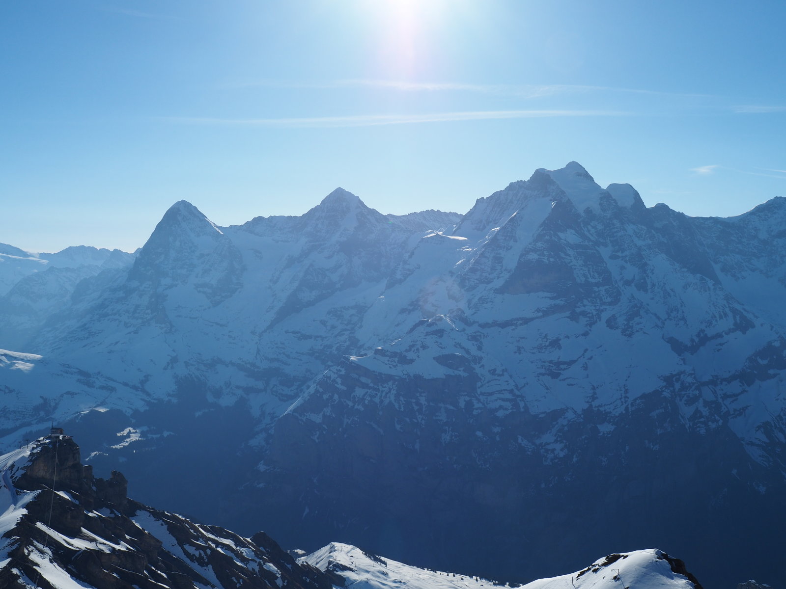 Eiger, Mönch, Jungfrau csúcsai kelet felé