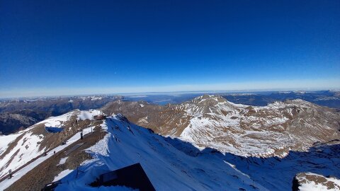 Schilthorn(2970m) távolban a Thunersee