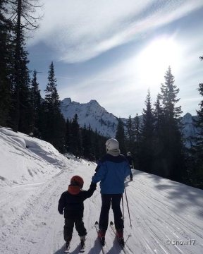 Az első méterek, kézenfogva.