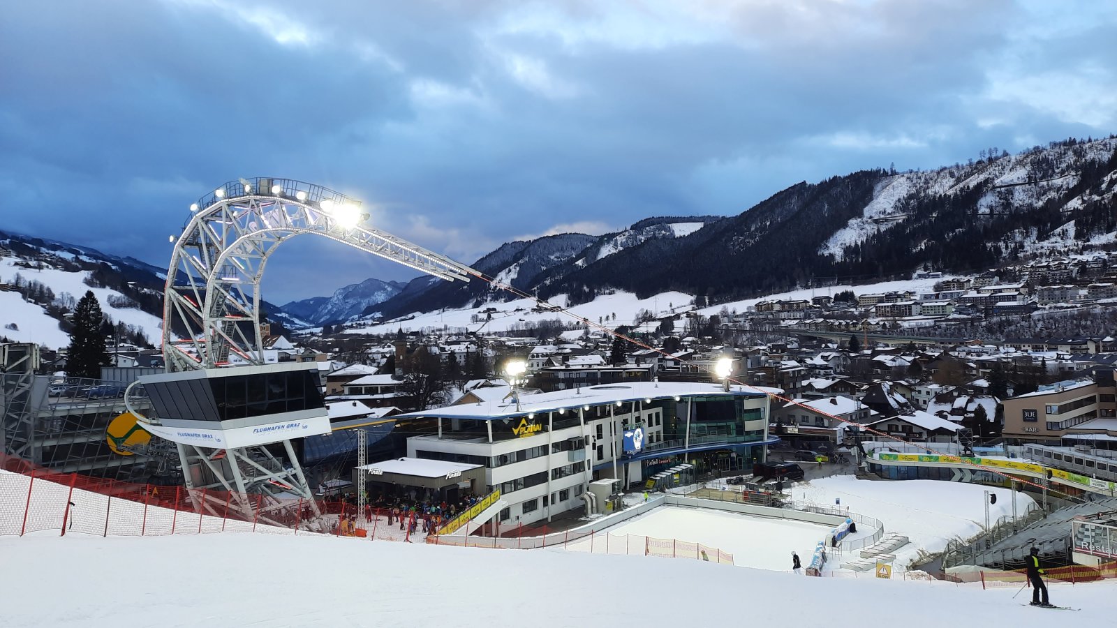 Előkészületek a Planai befutóján a verseny előtti napon