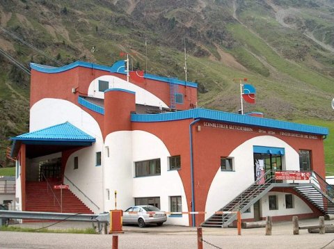 Gleccser-lift alsó állomása 2011 m-en