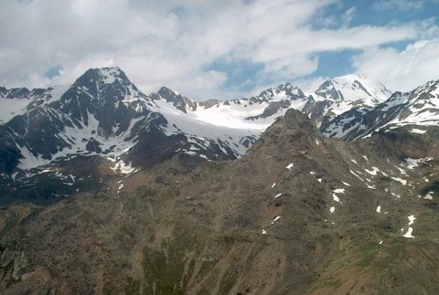 Weisskugel (3739 m) és a Steinschlagspitze (2861 m) a kabinból