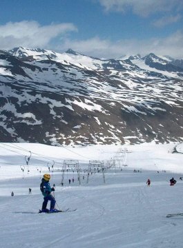 Szemben az Ötztaler csúcsai a Gleccser-tó pályájáról