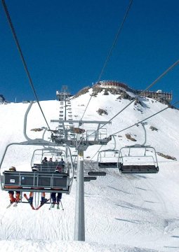 Fenn a kabinos felvonó épülete