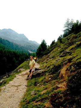 ... ki sétával töltötte a környéken