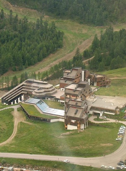 Kurzras aapartmanház a felvonó kabinjából