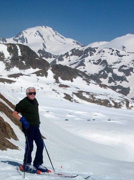 Háttérben a Weisskugel (3529 m)