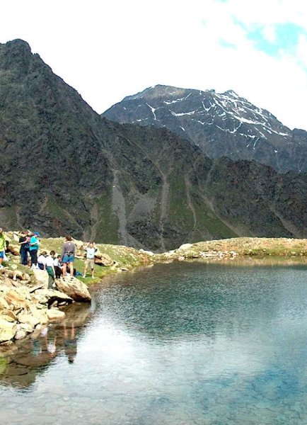 Pici tengerszem, felette a Grawand