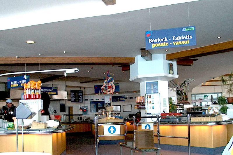 Grawand önkiszolgáló étterme