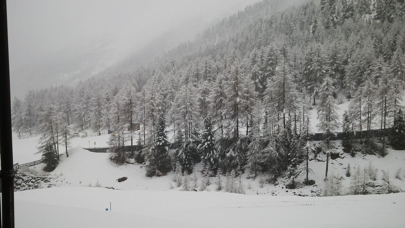 Így szakadt a hó, május 2-án, 2000 m-en!!!