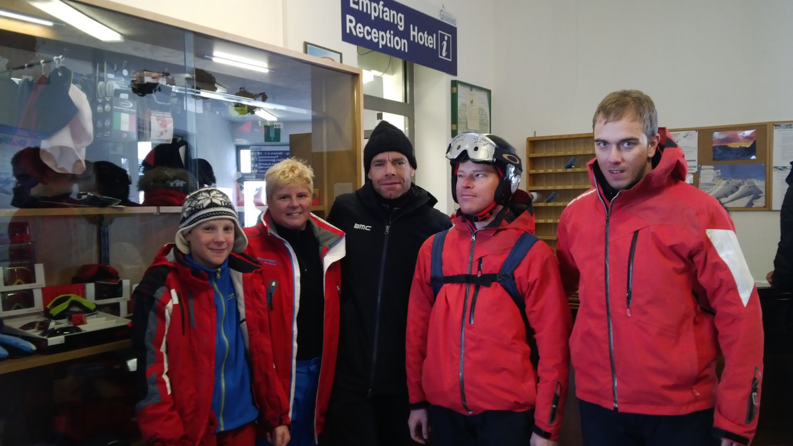Középen Cadel Evans, a 2011-es Tour de France győztese