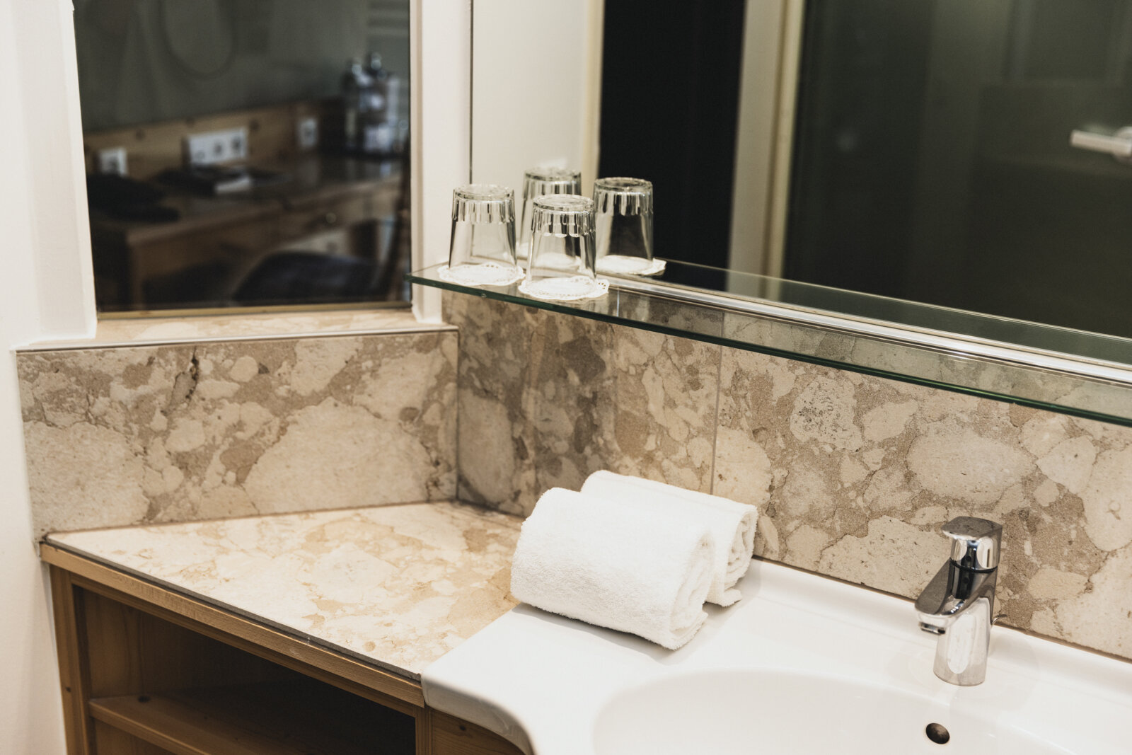 "Lakeside" panorámás szoba