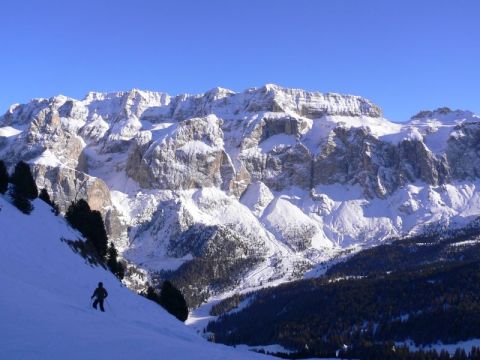Sella-Gruppe-a-Ciampinoirol.jpg