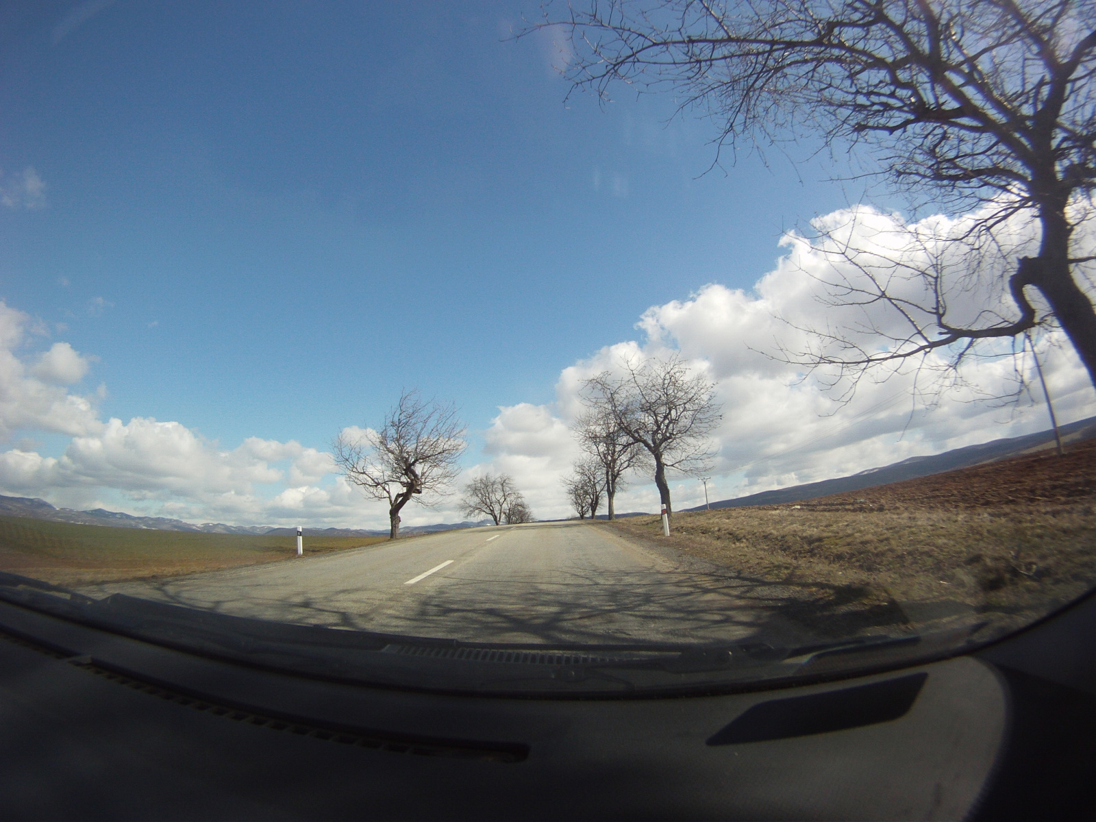 Útban Selmecbánya felé: előttünk a Selmeci-hegység