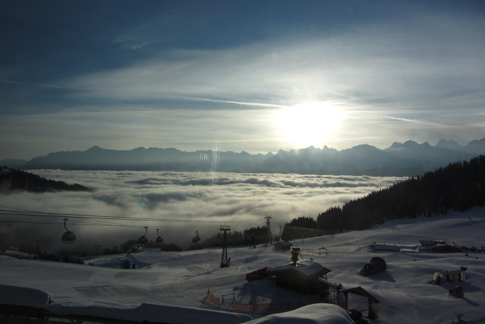 kora reggel, nyitás előtt.