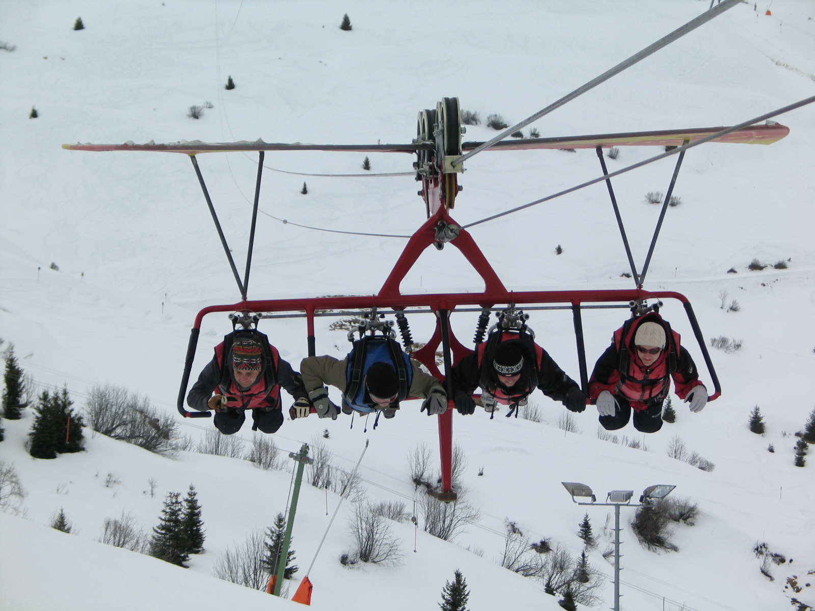 Fisser Flieger: száguldás drótkötélen 80 km/órával a sípályák felett