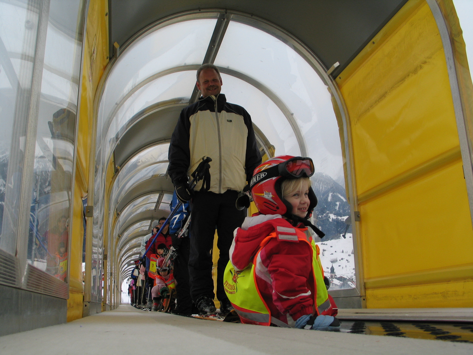 Fedett gyermekfelvonó: aki fáradt, lepihenhet