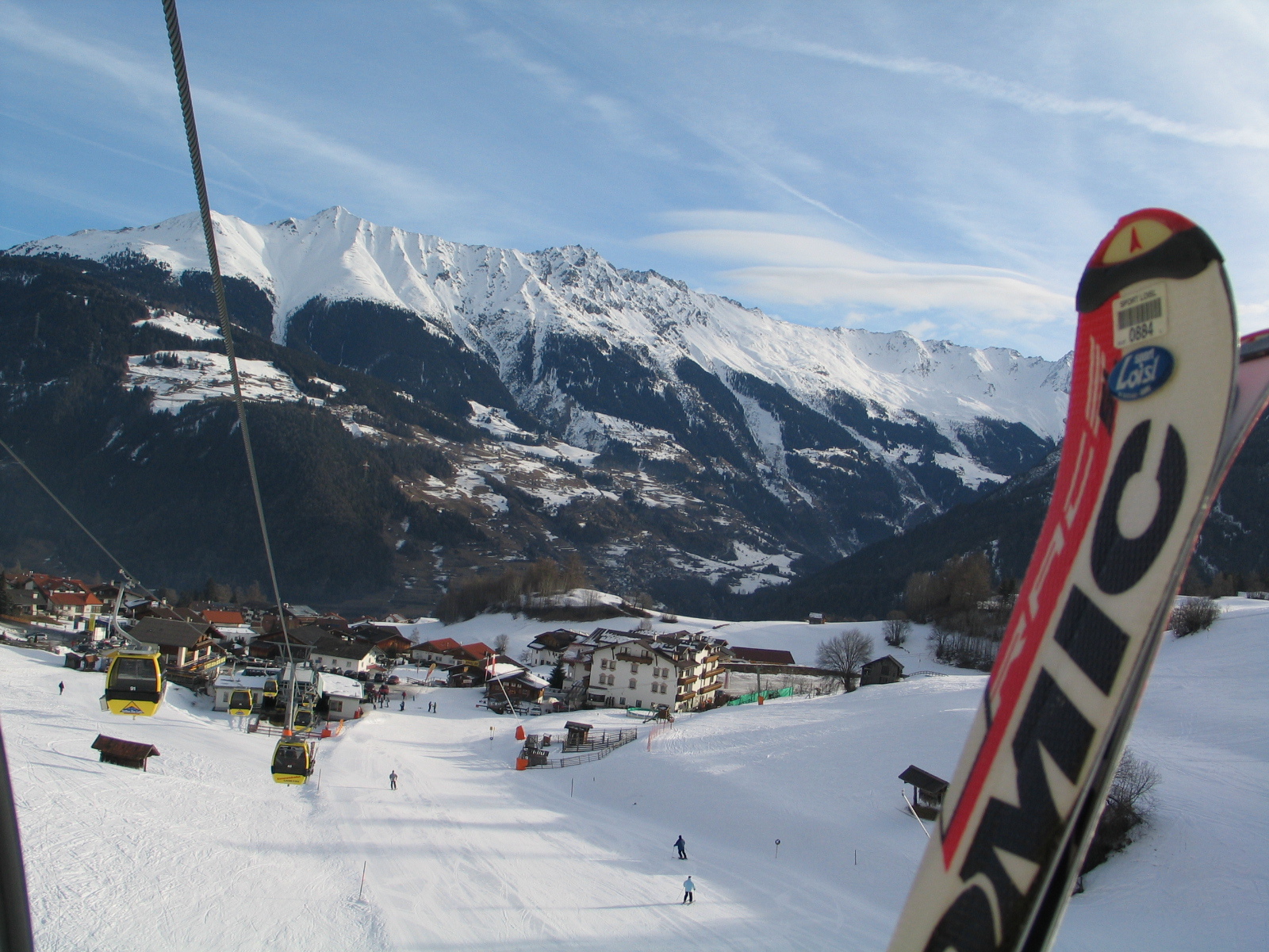 Gondolás felvonóval elhagyva Ladist