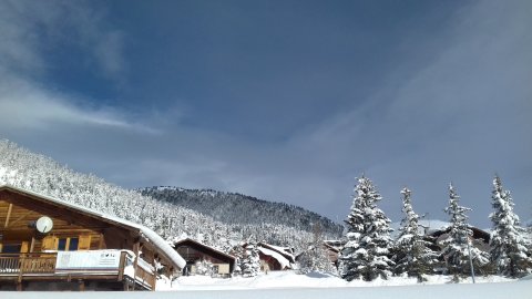 Montgenever napsütésben