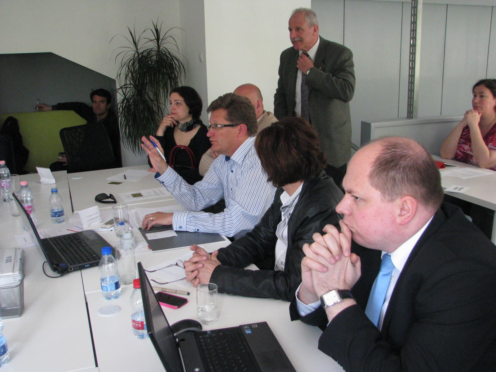 Fehér Gyula ügyvezető  - Lavina-Sport Kft. ( skioutlet.hu )  a tájékoztató moderátora