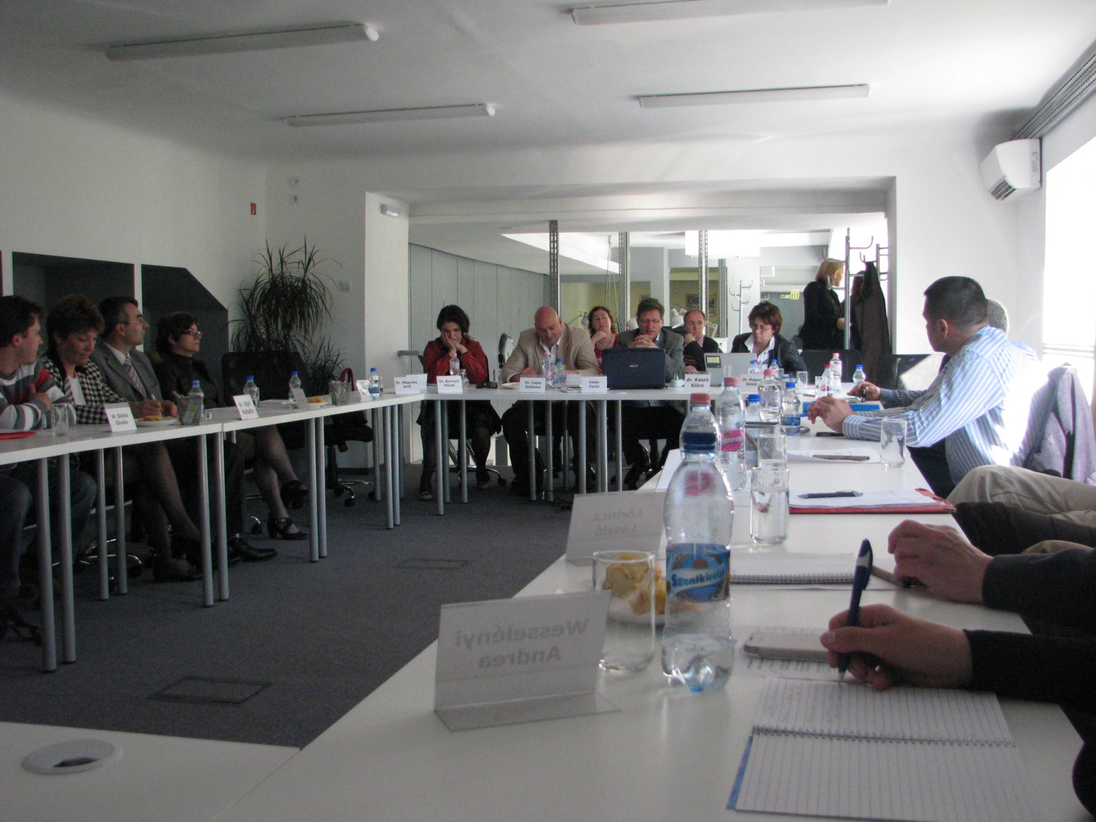 A tájékoztató végén 12 szervezet ( Kft; szövetség, alapítvány) képviselője kézjegyével ellátta a Chernel István Sí Klaszter alapításáról szóló szándéknyilatkozatot