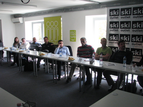 A hazai sípályák - Eplény, Mátraszentistván, Kékestető, Nagyhideghegy, Visegrád és Dobogókő - képviselői egymás mellett foglaltak helyet.