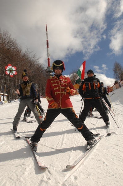 Klausmann Viktor huszáröltözetben