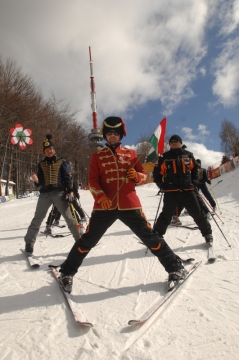 Klausmann Viktor huszáröltözetben