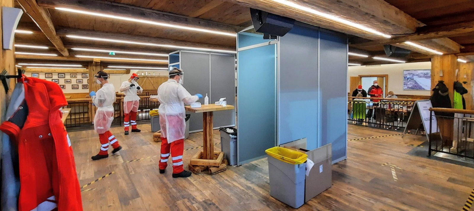 Koronavírus tesztközpont a Tenne épületében | Fotó: Wesselényi Andrea