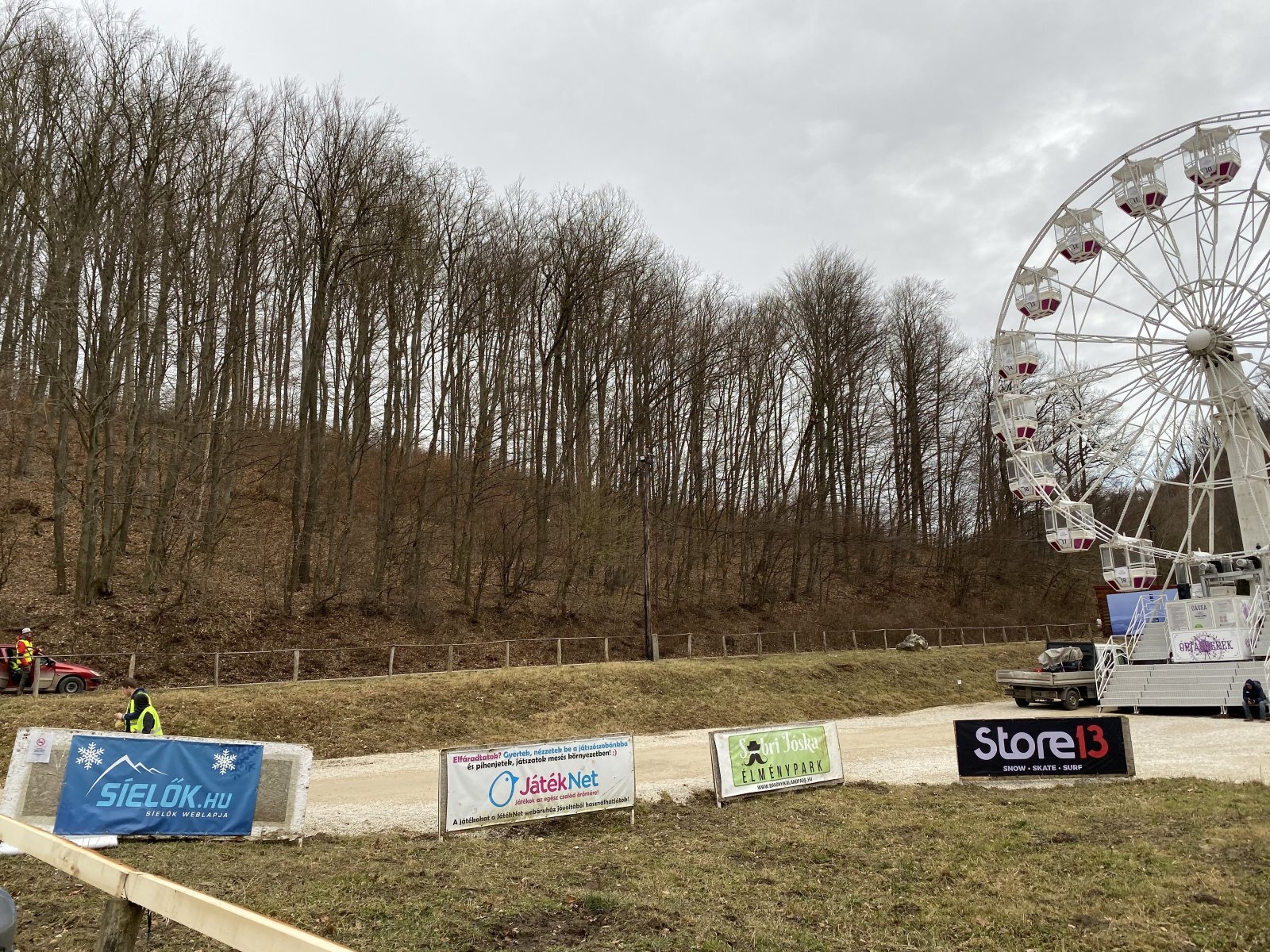 Molinónk az Eplényi Síaréna lenti parkolójában