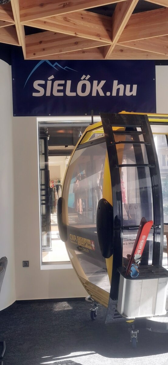 A sielok.hu molinója a SkiLines utazási irodában a Margit körúton