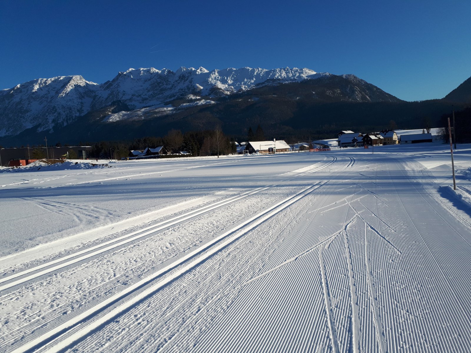 Bad Mitterndorf - így néznek ki az első nyomok a frissen kezelt sífutópályán