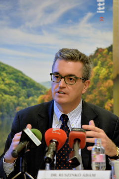 Dr. Ruszinkó Ádám Nemzetgazdasági Minisztérium turizmusért felelős h.államtitkára a Chernel Sí Klaszter sajtótájékoztatóján  - fotó: amdala.hu