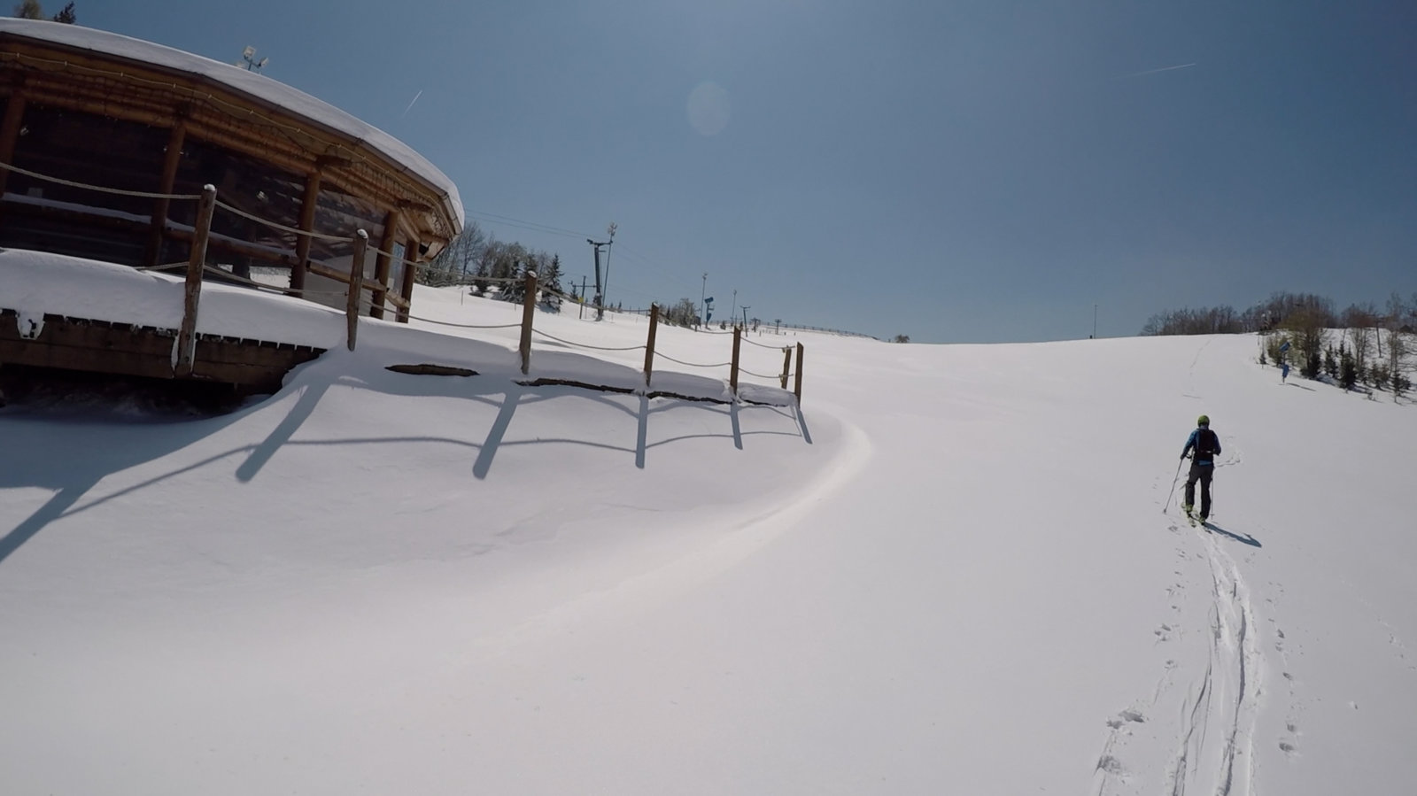 Néhány nap alatt 50-80 cm hó hullott a Mátrában, április közepén