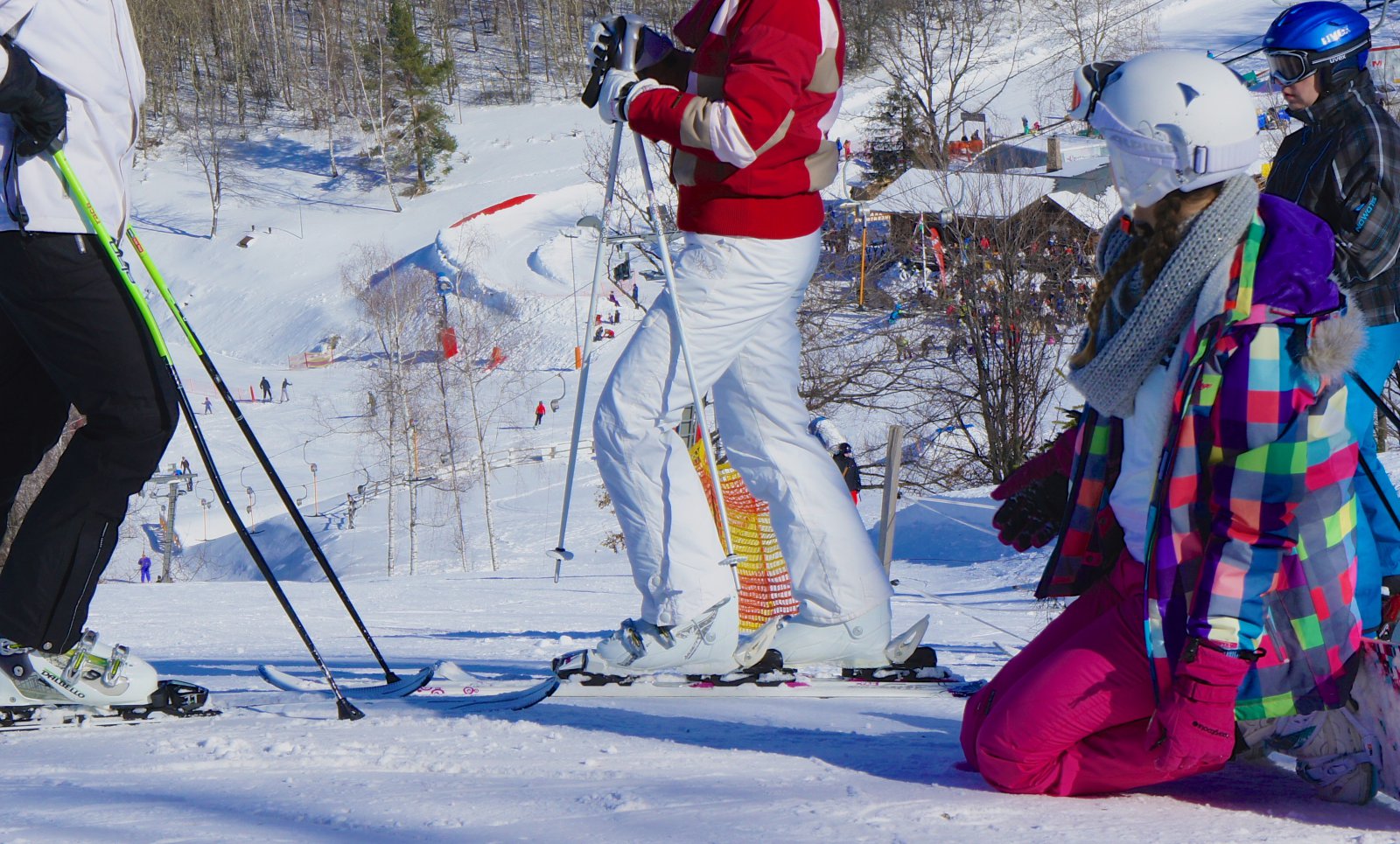Kilátás a 3-as sípályáról. Háttérben a Hóhatár Hütte & HócsúszdaPark.