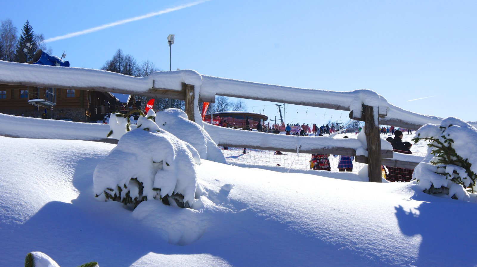 Kilátás az 5B jelzésű Szerpentin sípályáról.