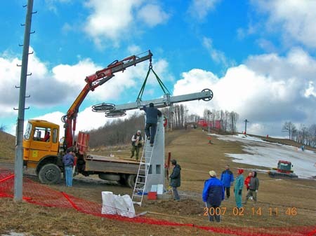 Új felvonó felállítása Mátraszentistvánban (2007. február 14.)