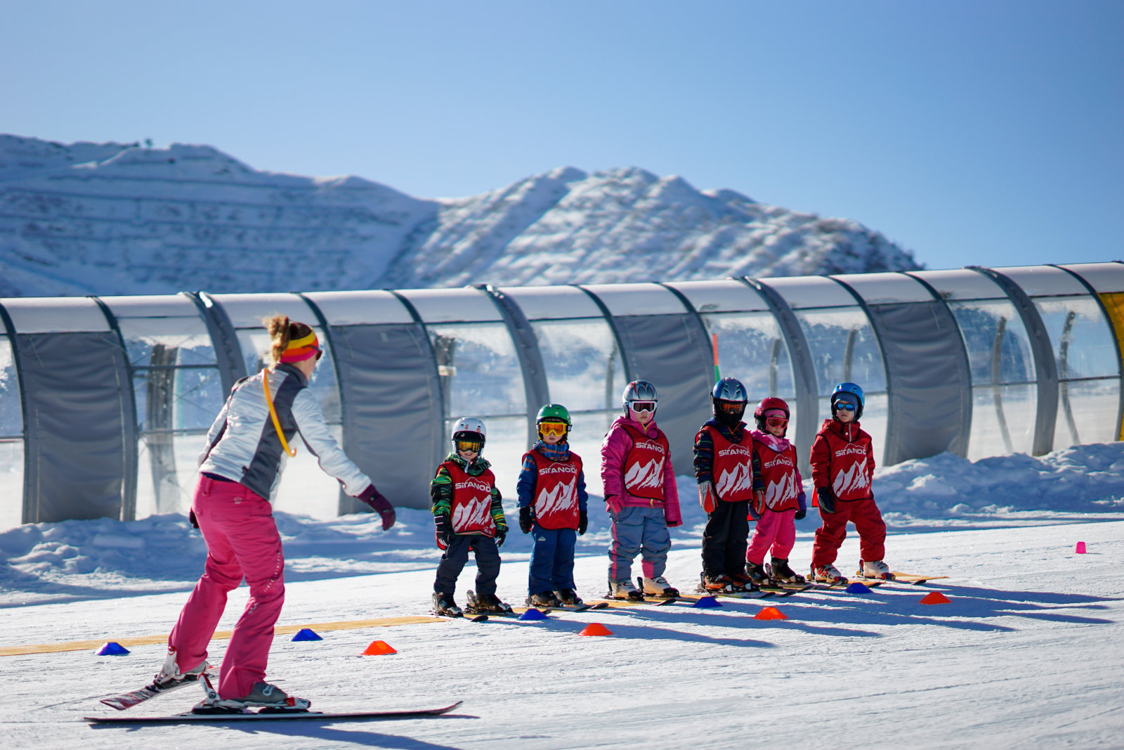 A legkisebbek a varázsszőnyeg előtt
