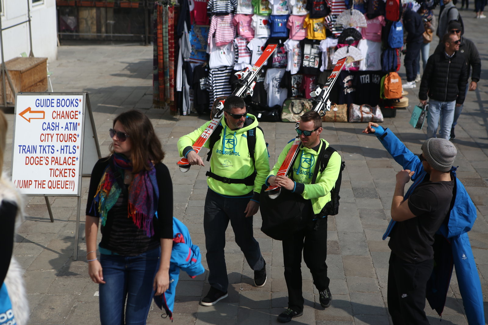 Meg tudná mondani, merre van a kabinos lift?