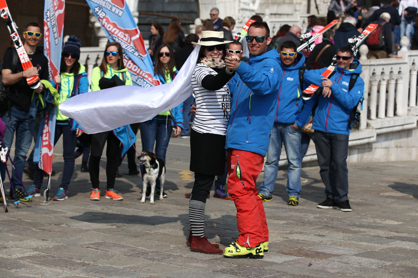 Lánybúcsúba cseppenve