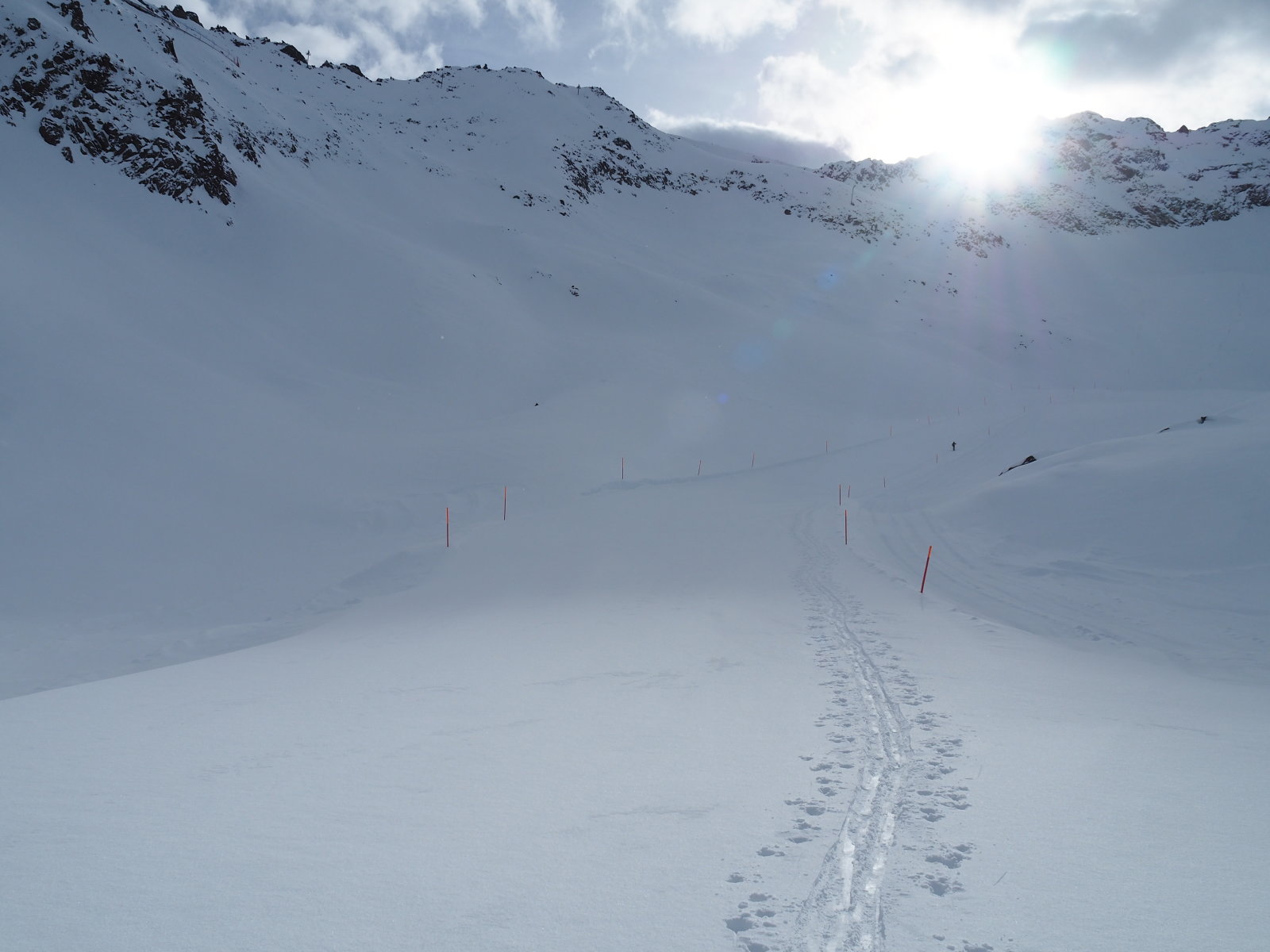 a távolban egy túrázó