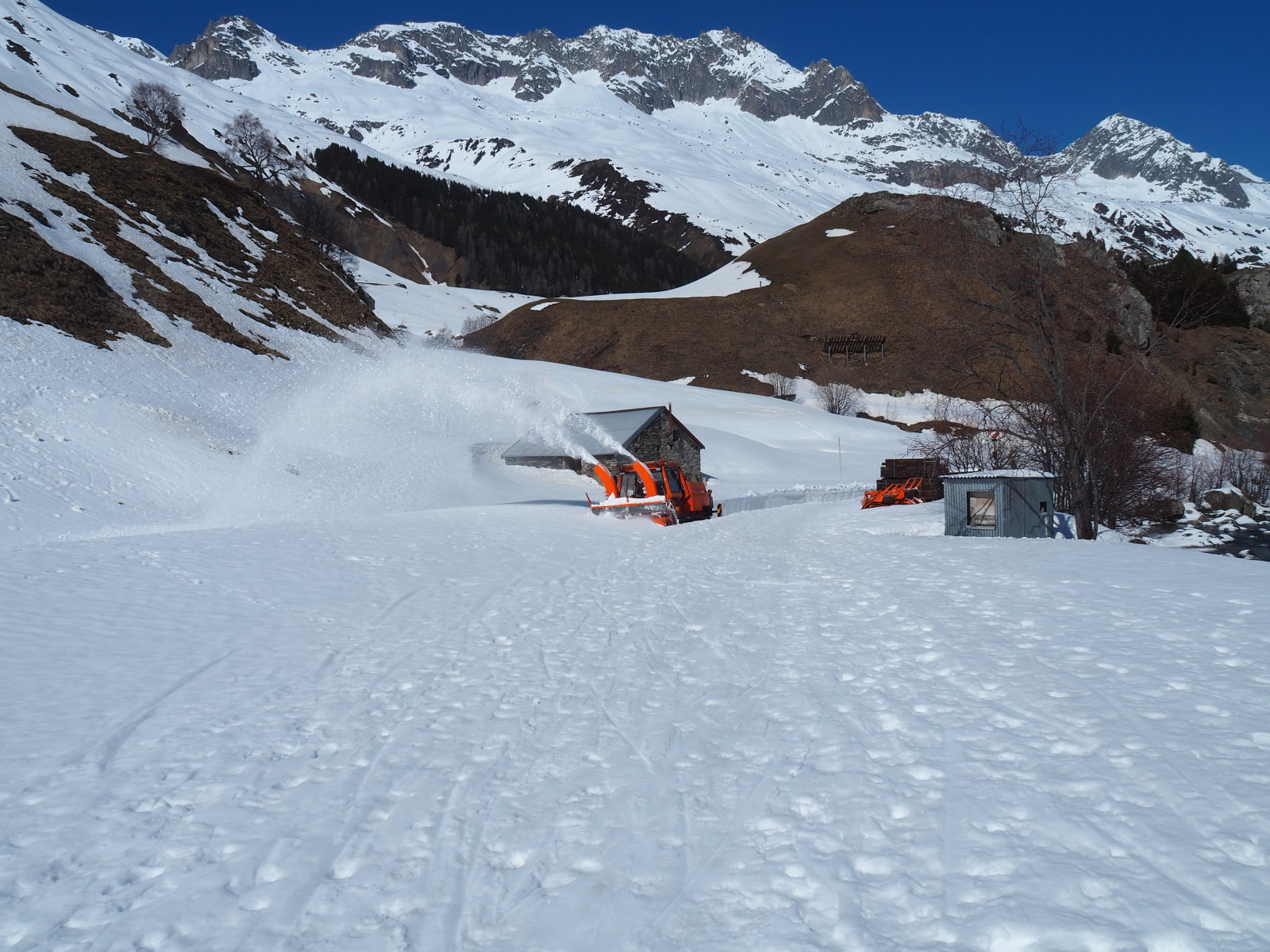 takarítják a vonat útvonalát