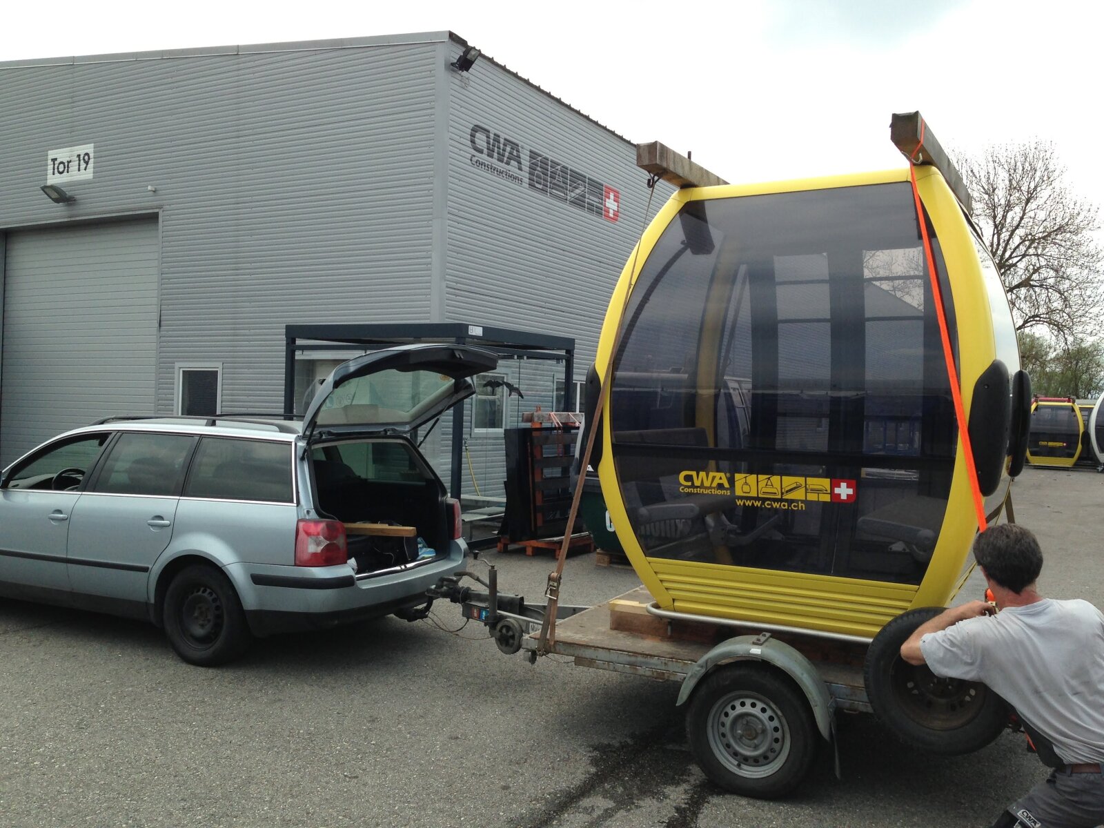 A svájci CWA gyárban készült a 6-fős kabin, bemutató darab volt. Utánfutóval hozta el Szabó Kornél Budapestre