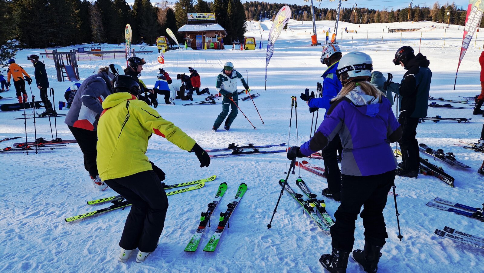 A pártoló tagok csoportja bemelegítés közben